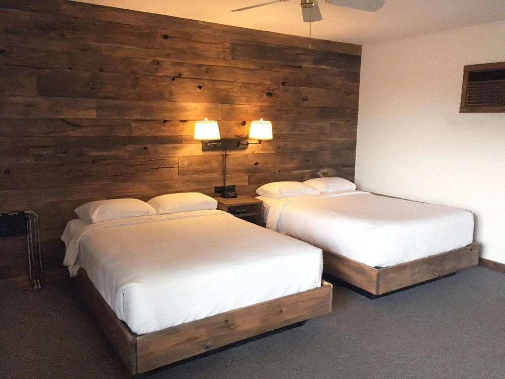 Aqua Aire Inn & Suites