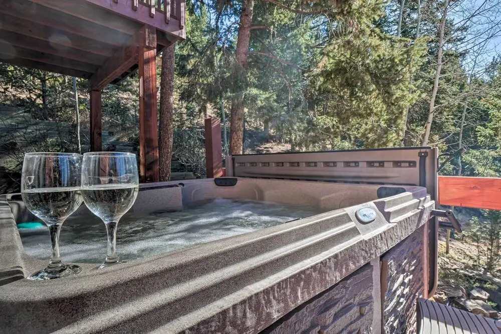 Expansive Mountain Retreat w/ Views of Pikes Peak!