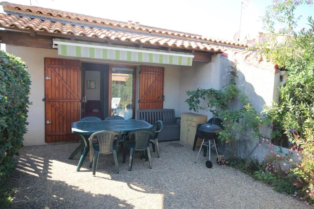 Jolie maison dangle, pour 4 couchages, terrasse, résidence piscine commune à 400m plage de PORTIRAGNES PLAGE LRJP134