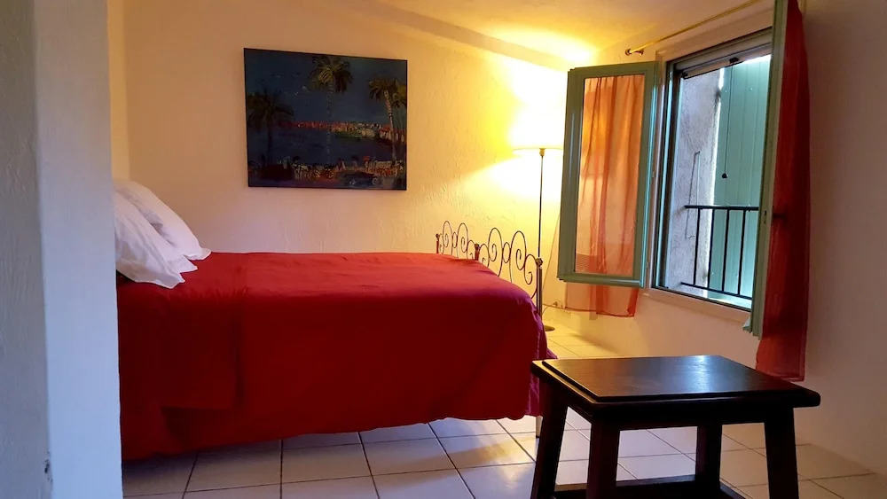 House With 4 Bedrooms in La Gaude, With Wonderful Mountain View, Priva