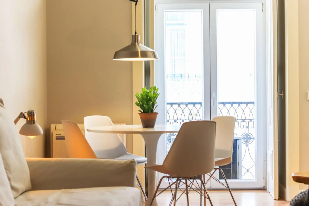 Bedroom in a Modern Apartment in Chiado in a Shared House