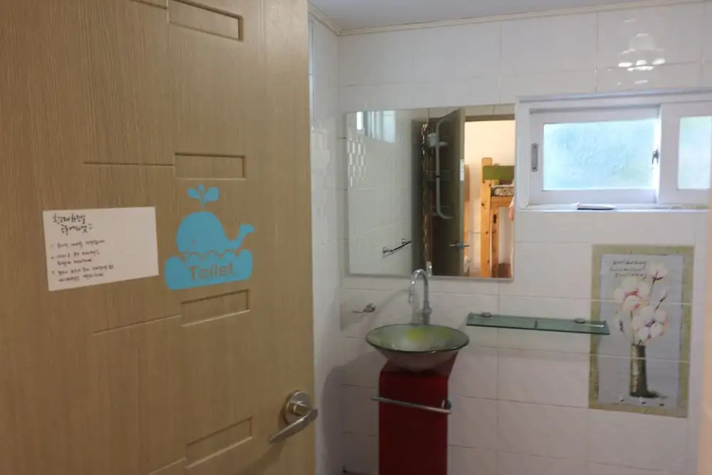 White Whale Guesthouse - Hostel