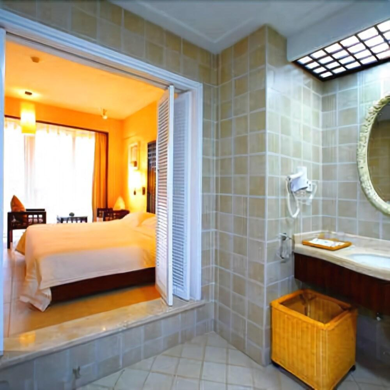 Yangpu Tianya Fashion Hotel