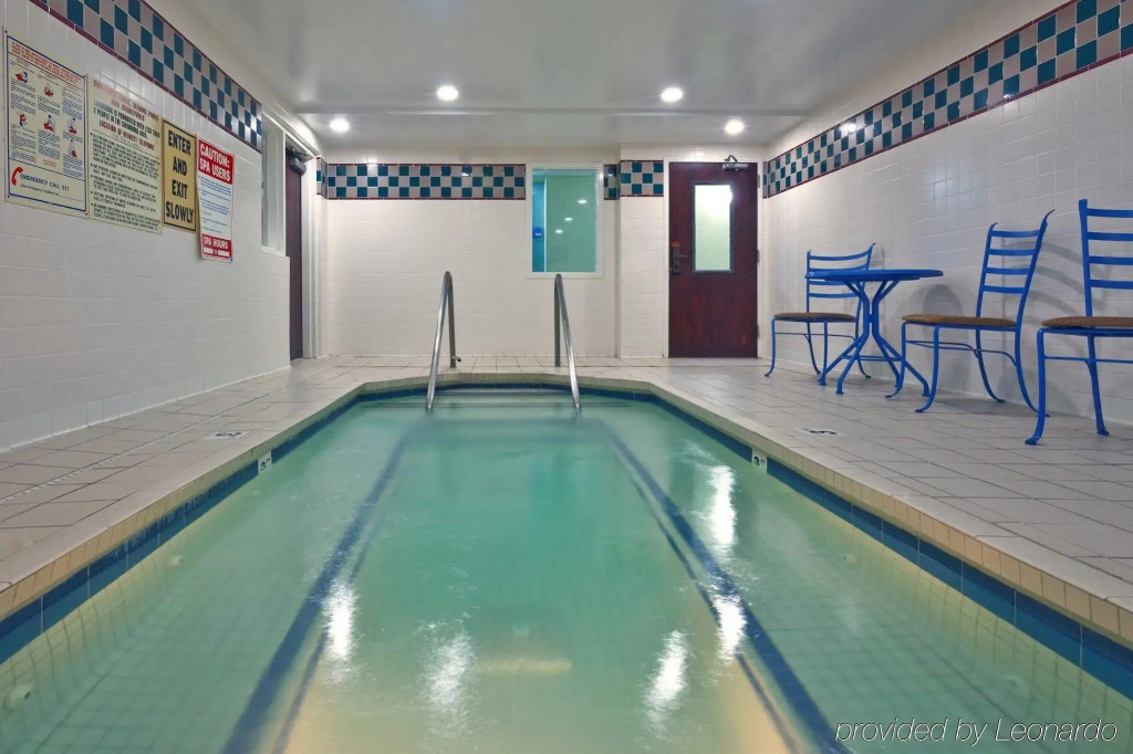 Holiday Inn Express Hotel & Suites Nashville Brentwood 65S