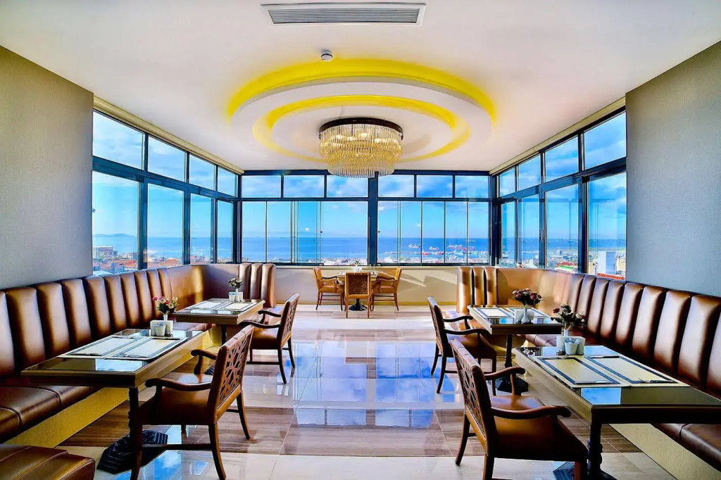 Beethoven Suit Hotel