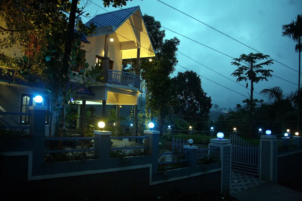 4 Bedroom Villa With Balcony Mountain View