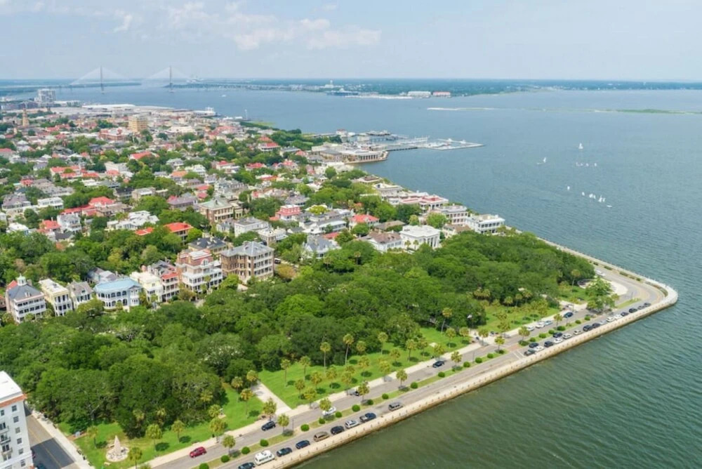 The Chapel Compound by AvantStay 3 Home Buyout w Hot Tub In Fantastic Charleston Location