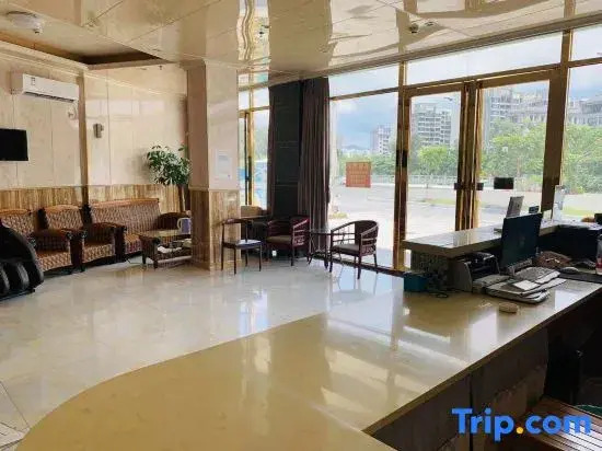 Xiaobai Hotel (Yiheng Night Market High Speed Rail Station)