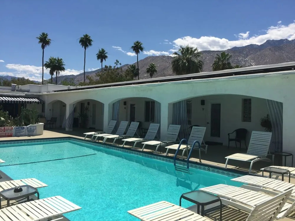 Posh Palm Springs Inn