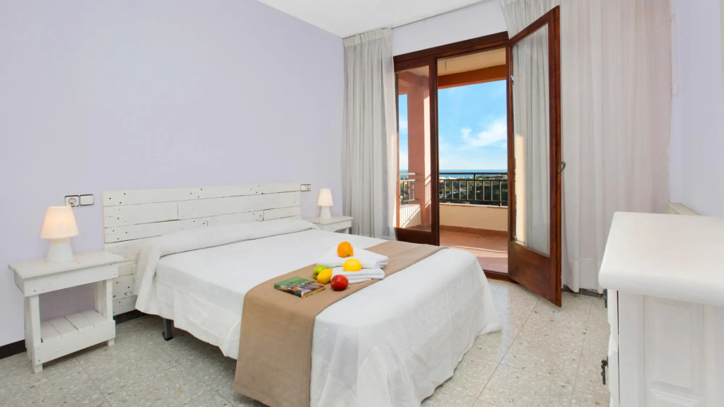 Vila Maer in Blanes With 5 Bedrooms and 2 Bathrooms