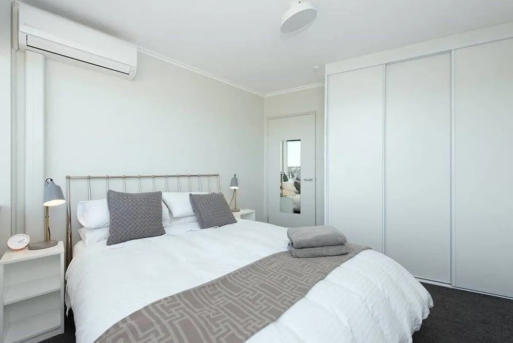 Stunning Ocean View Apartment H324