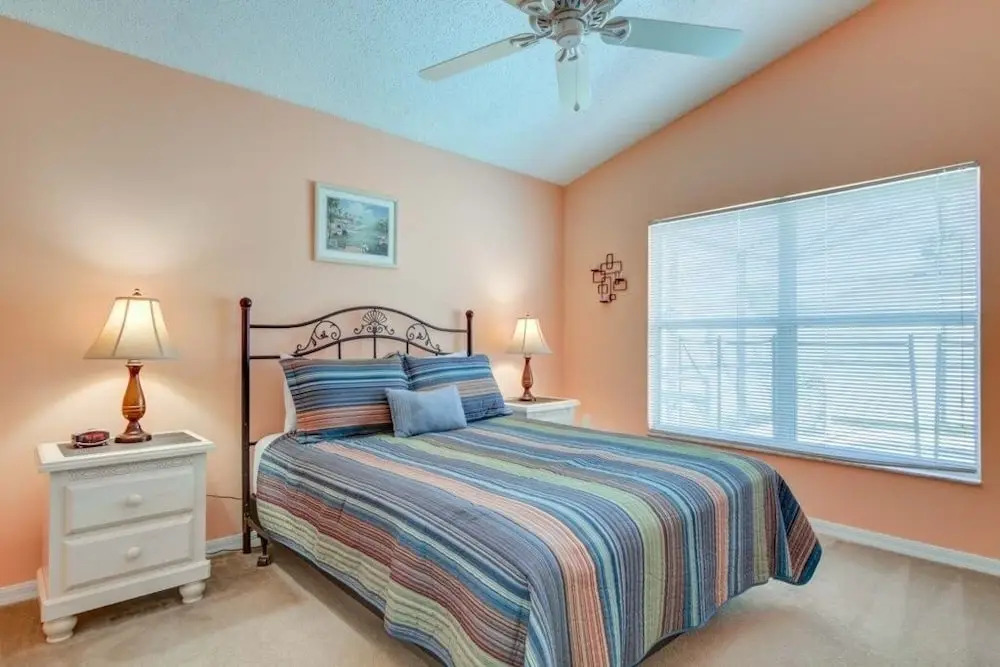 Southern Exposure Private Pool! 3 Bedroom Home by RedAwning