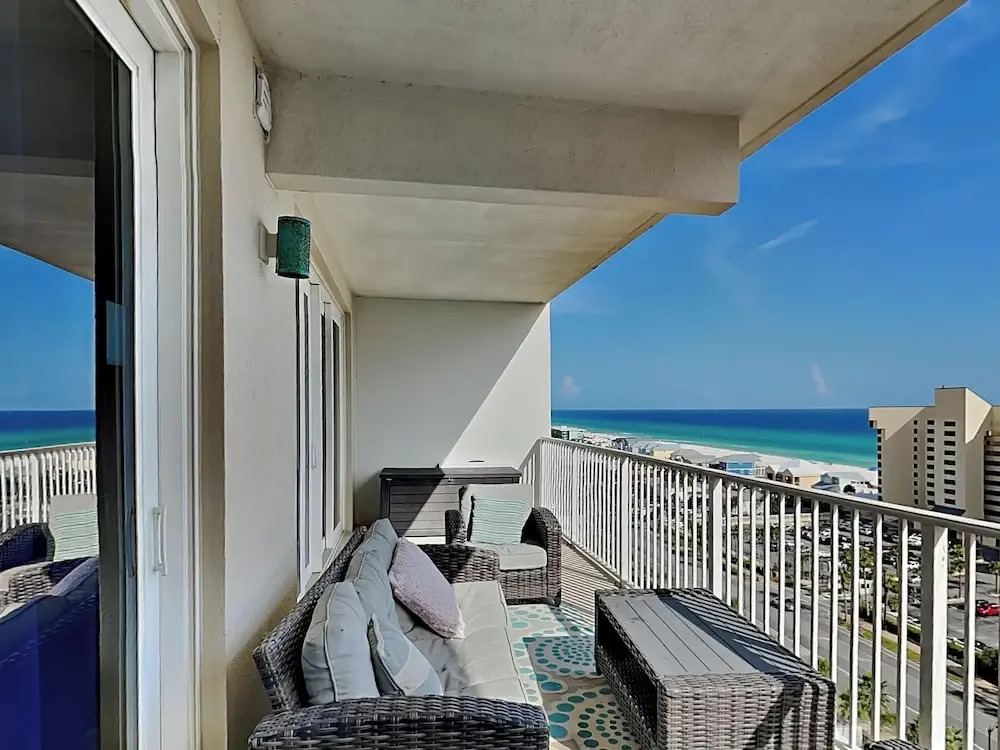Laketown Wharf #1126