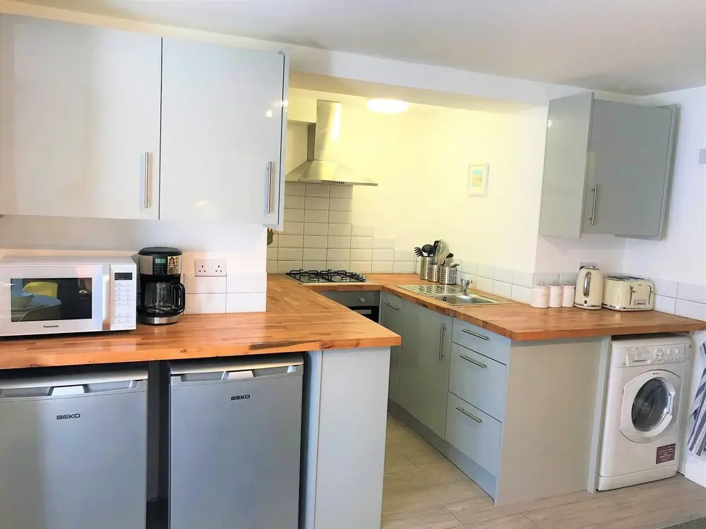 Grafton Seaside Apartment With Parking