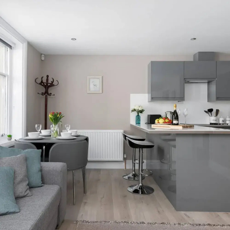 Comfy 5 Location Few Steps From BA I360