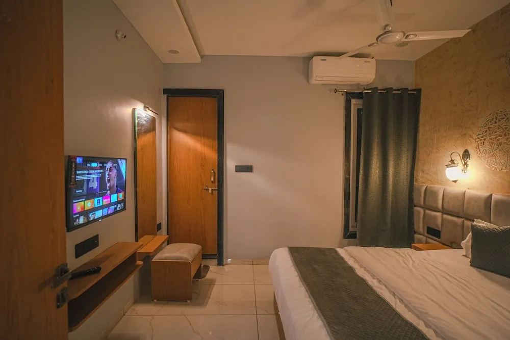 Hotel Bhopal Inn by Ten On Ten Stays