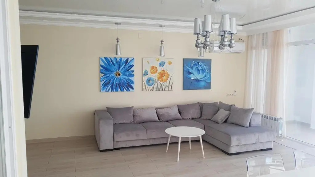 J.R Apartment in the sea