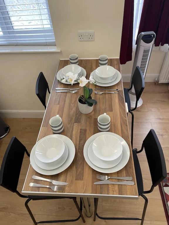 Spacious one Bedroom Apartment With Free Parking