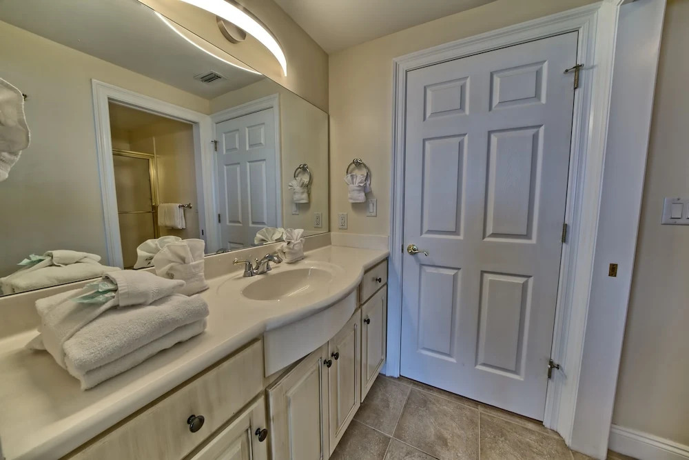 Luxurious Tropical Condo with Breathtaking Gulf View - Unit 2006 by RedAwning