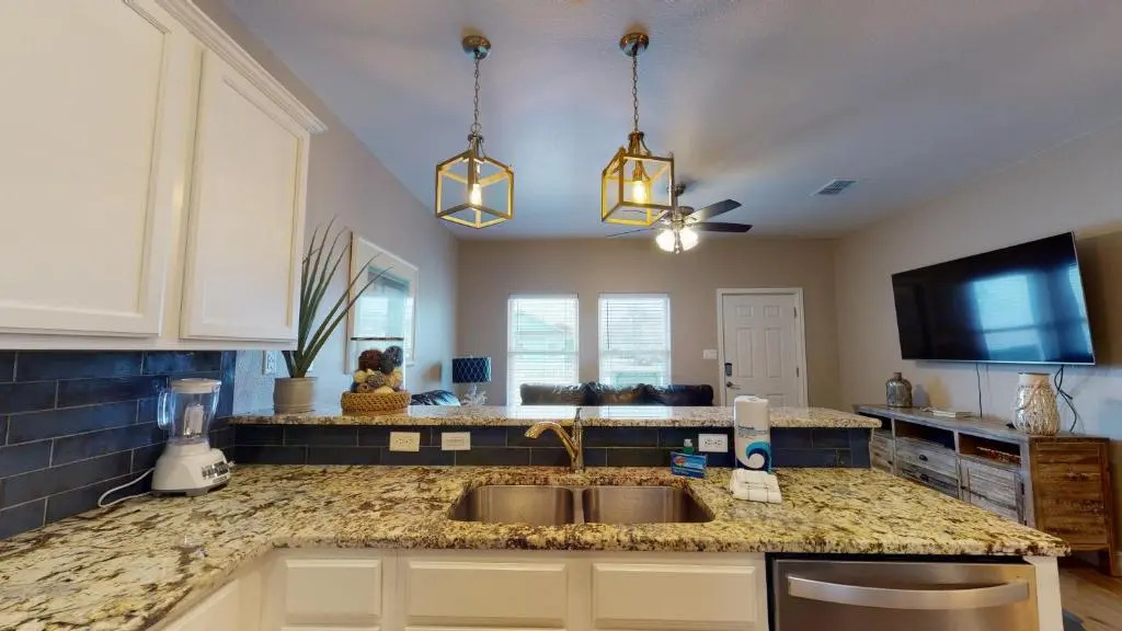 CDR109 Salt Therapy 3 bedroom 3 bath Newly Remodeled, BEACH home with Shared POOL