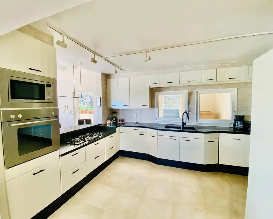 SXM King Size Villa with 4 Rooms and 4 Bathrooms