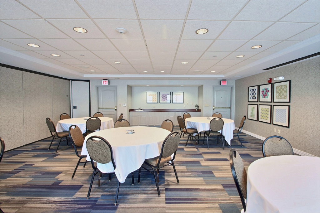 Holiday Inn Express Hotel & Suites Milwaukee Airport, an IHG Hotel