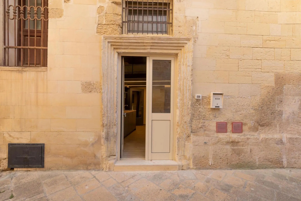 Studio apartment with kitchen in the historic center of Lecce-Casa Anibaldi