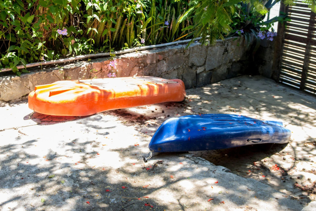 Deslumbrante Casa de Frente para Praia de Manguinhos com Seis Quartos