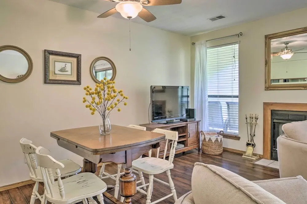 Pet-friendly Branson Retreat w/ Pool & Golf Access