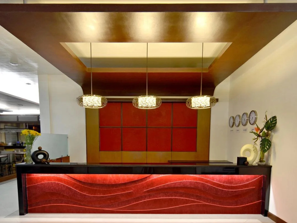 La Piazza Hotel and Convention Center Inc