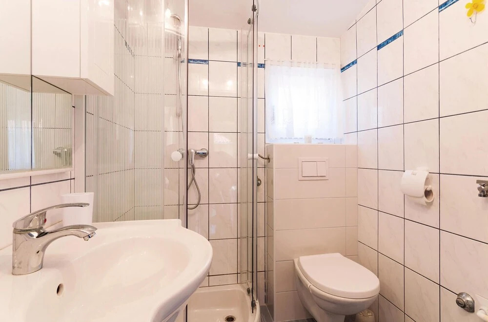 Amazing Home in Privlaka With 4 Bedrooms and Wifi