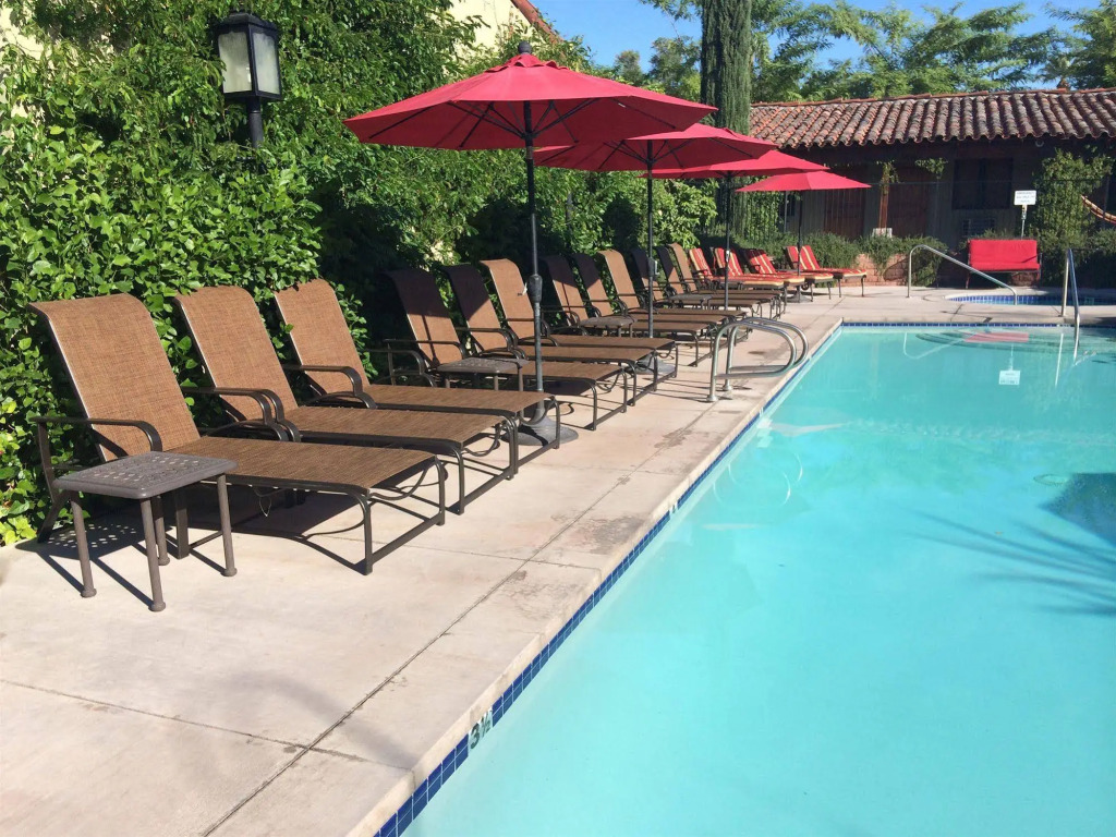 Los Arboles Hotel