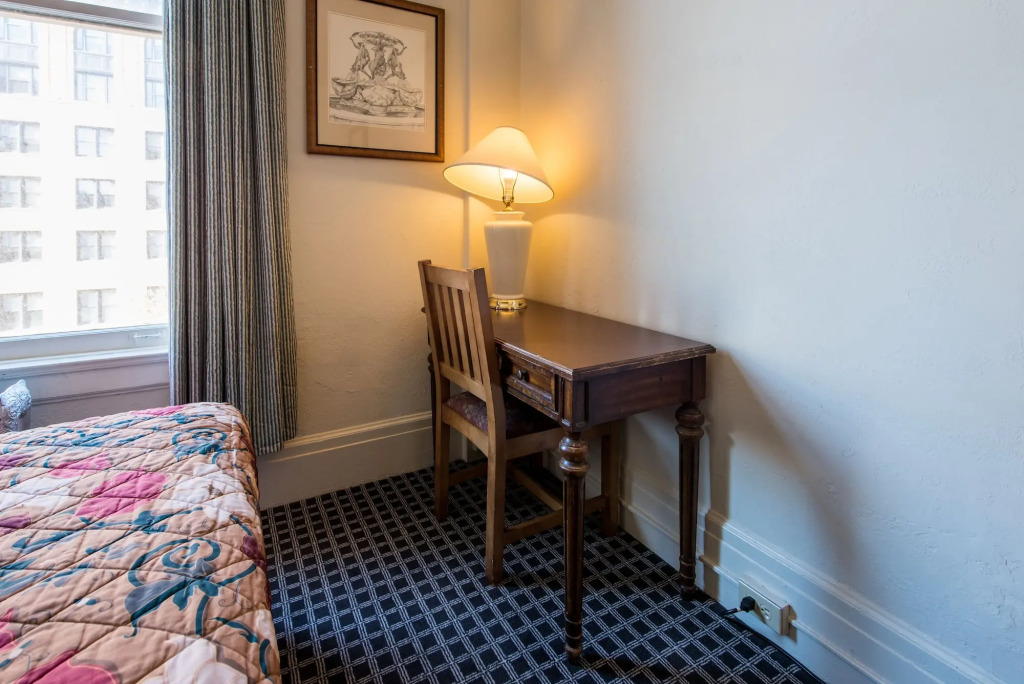 Aida Plaza Hotel
