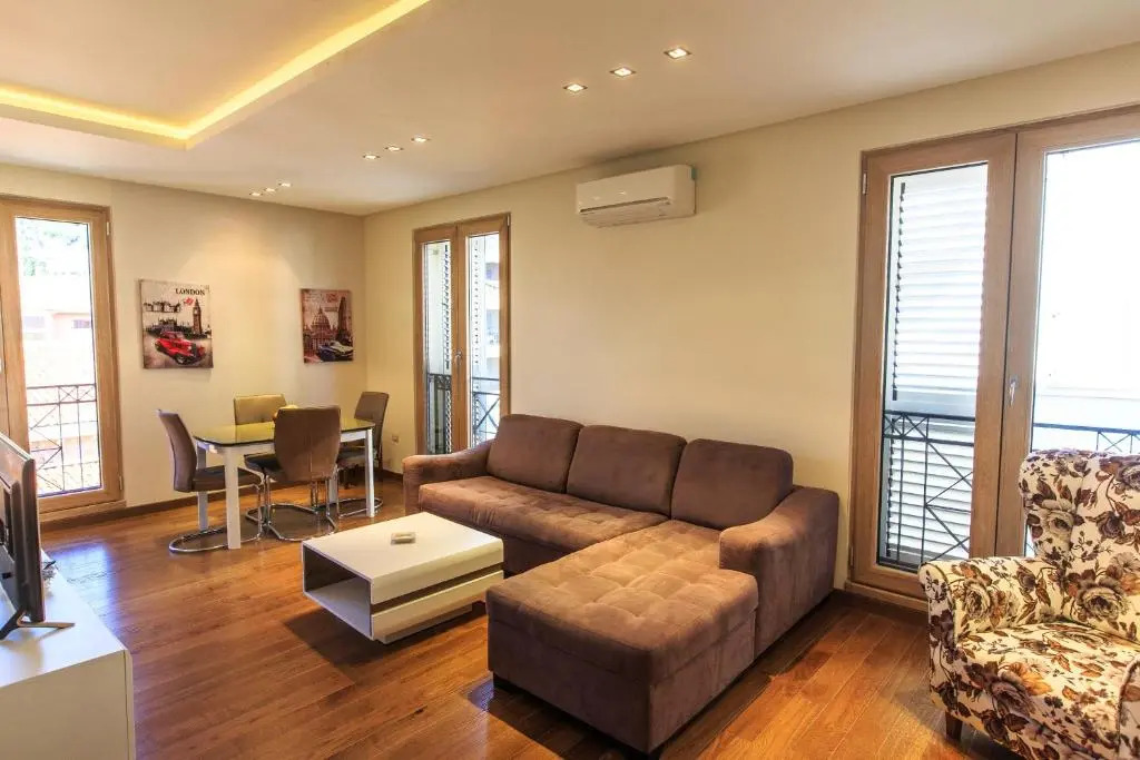 De Lux Apartments