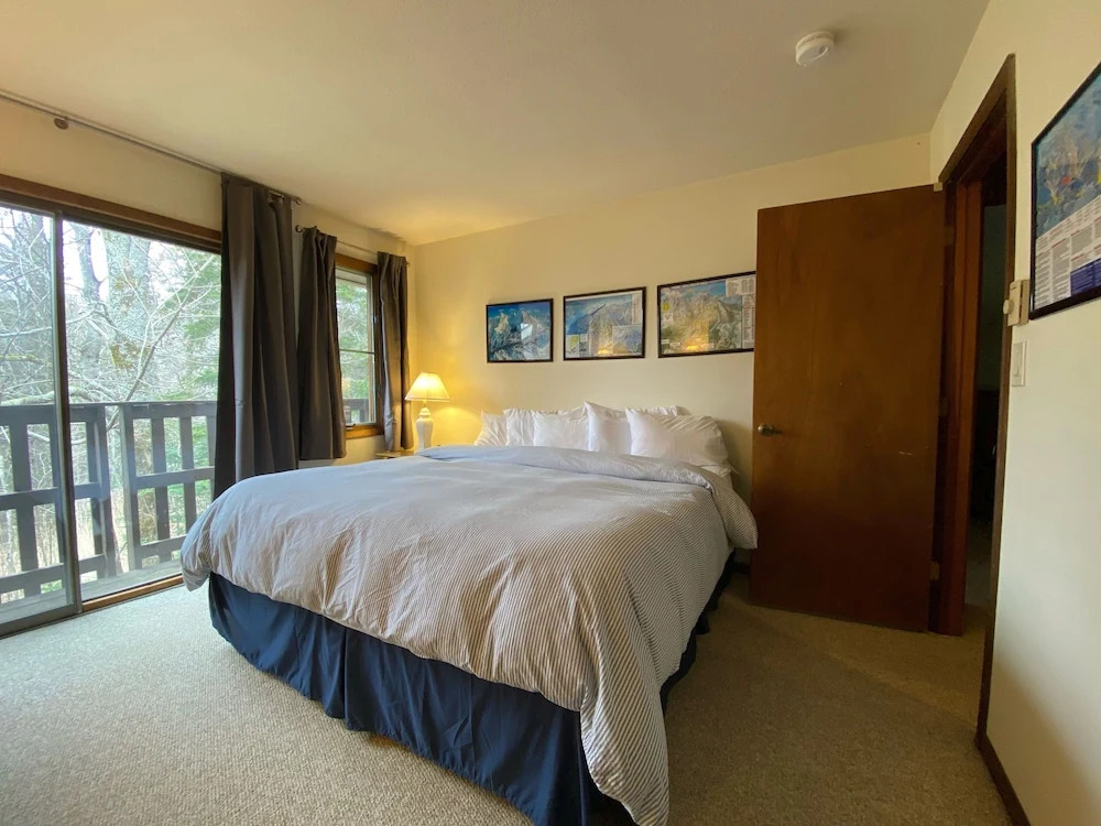Hemlock Ridge 2b: Charming Two Floor Condo In The Heart Of Killington. Perfect! 3 Bedroom Condo