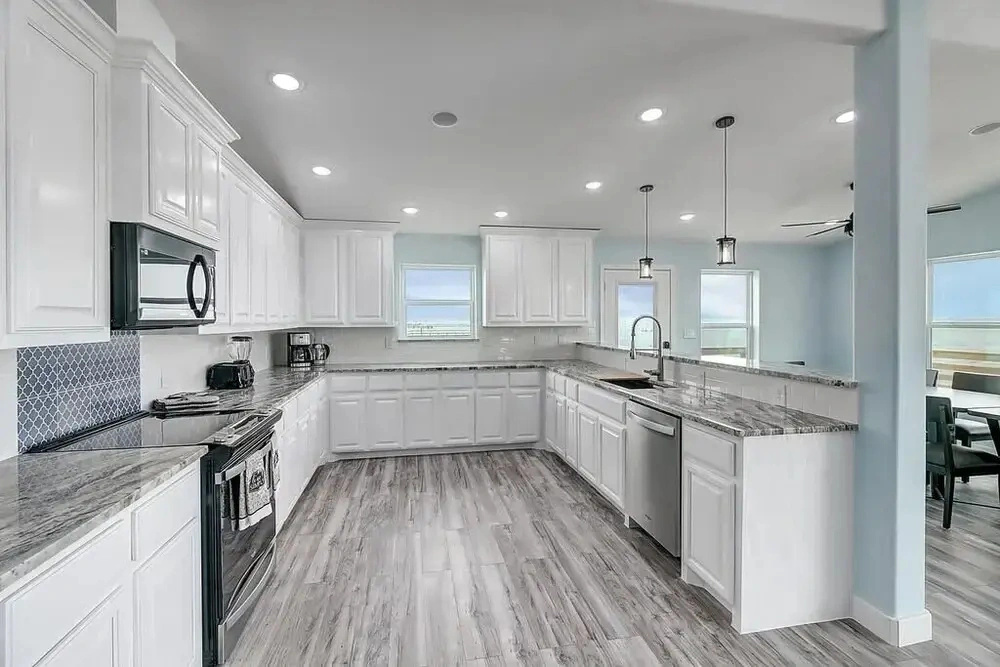 Laguna Shores 4 Bedroom Home by Redawning
