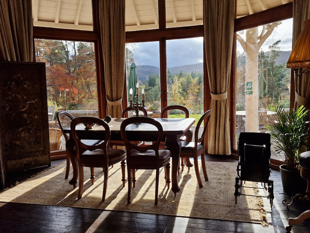 Cambus O May Traditional Highland Hotel