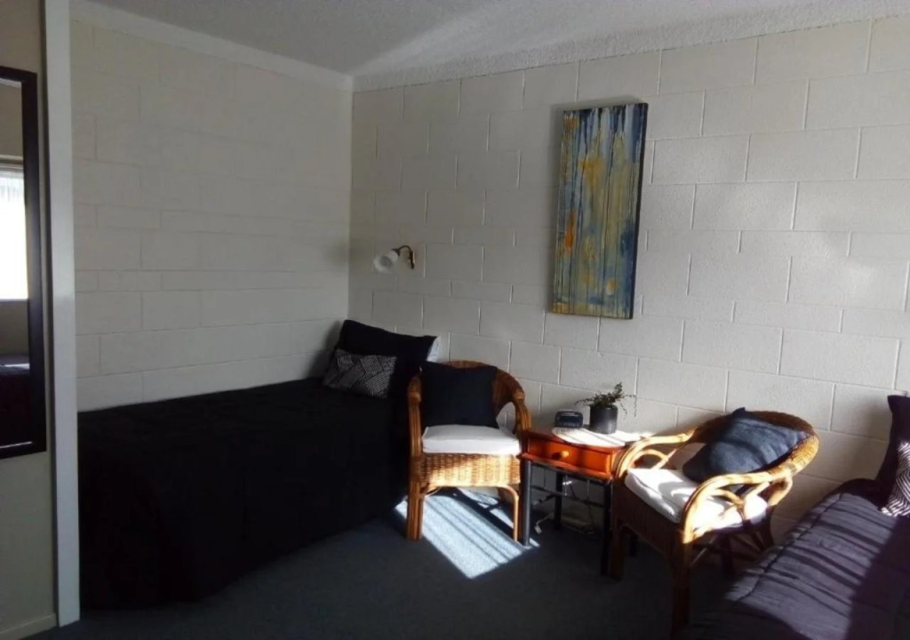 Redwood Lodge Motel