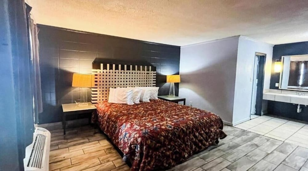 Studio 6 Suites Albany, GA