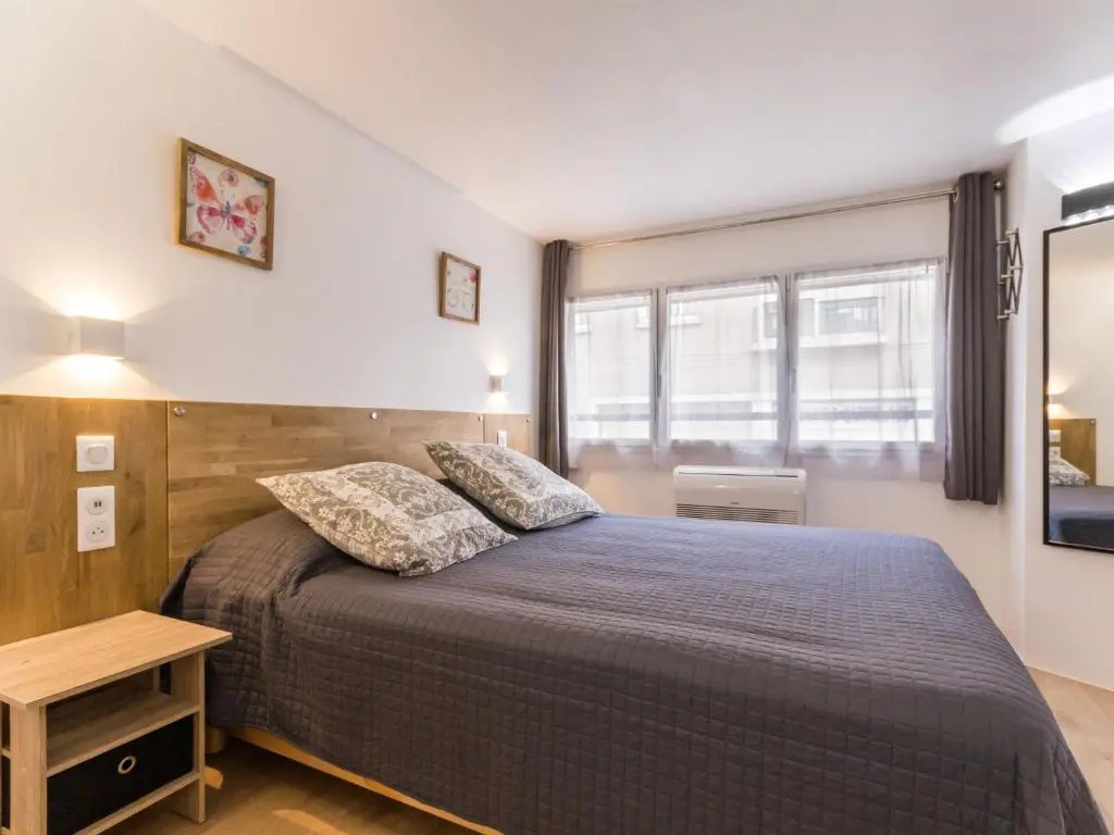 Maison de ville à St Nazaire, près du front de mer, climatisée, 3 chambres avec sdb privatives, WiFi - FR-1-306-1203