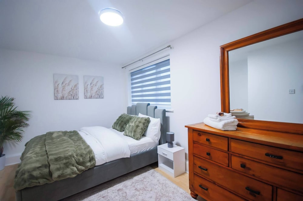 Free Parking - Hayes - Heathrow - Luxe 3BR Family -contractor Stay