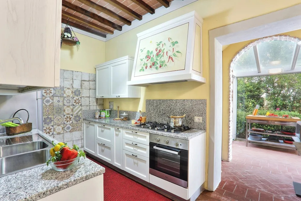 Luxury Villa in Tuscany with Pool near Pisa and Florence - Sixe Bedrooms 12 pl