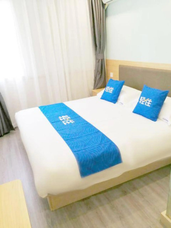 Qingzhu Yuexiang Hotel (Shanghai East Huancheng Road Metro Station)