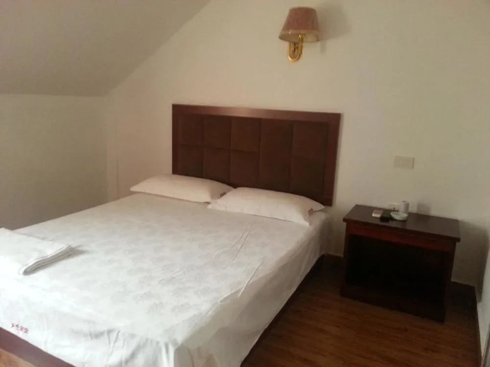 Wuhan Tianlun Holiday Hotel (Panlongcheng Jiahai Industrial Park)(武汉天伦假日宾馆（盘龙城佳海工业园店）)