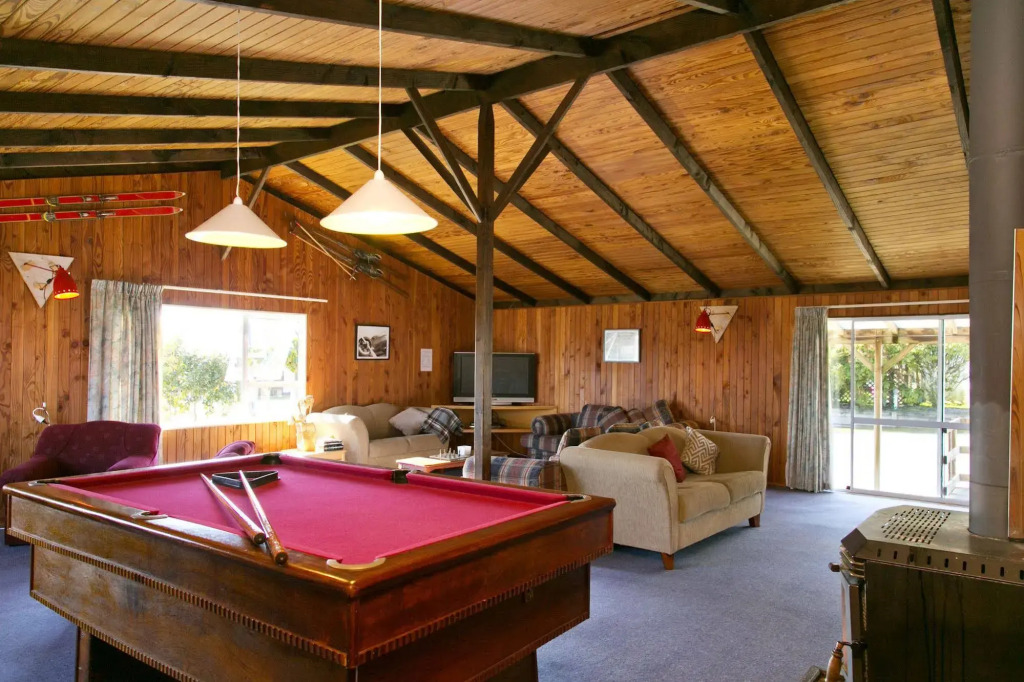 Howards Mountain Lodge