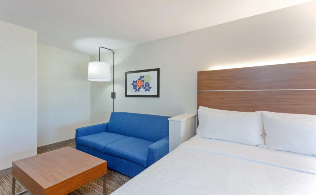 Holiday Inn Express Elk Grove West I-5 by IHG