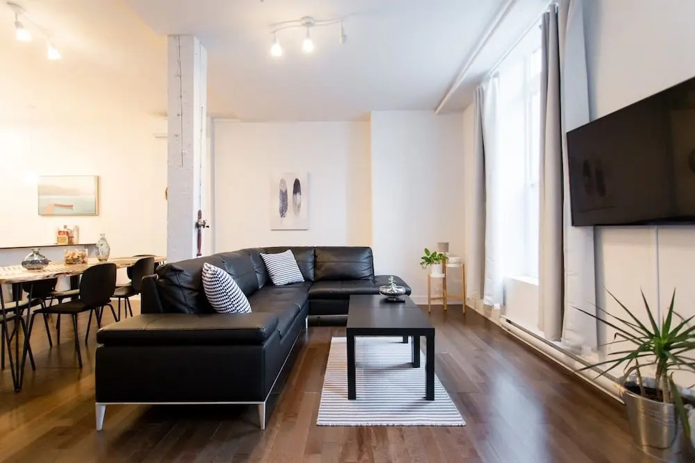 Amazing Plateau Loft Steps Away From Mount-royal