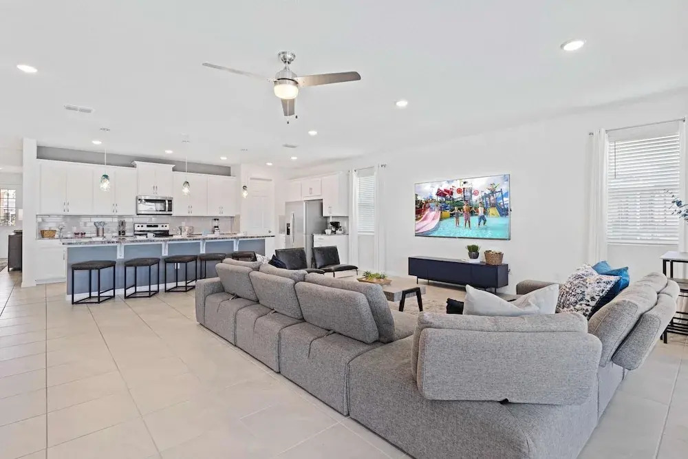 8911 Tropical Haven Court