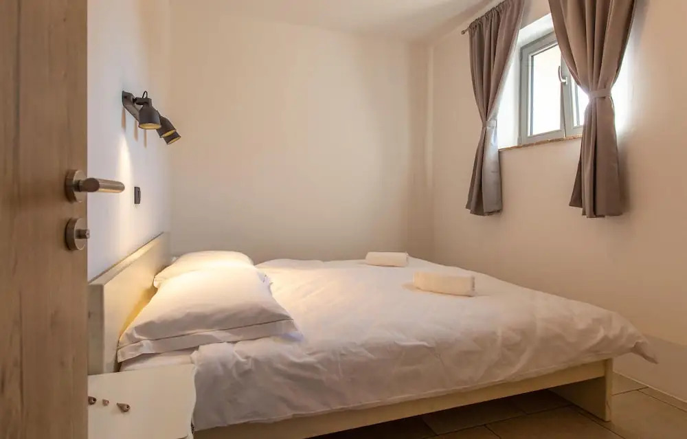Awesome Home In Skofije