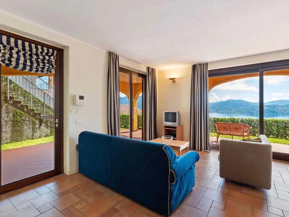 Spacious Apartment in Rancone With Lake View